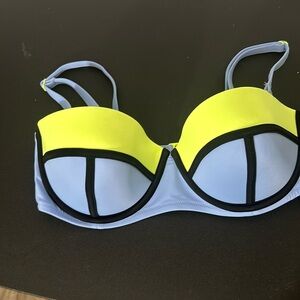 💕Victorias Secre💕 bikini top size 34DD like new condition green blue and black